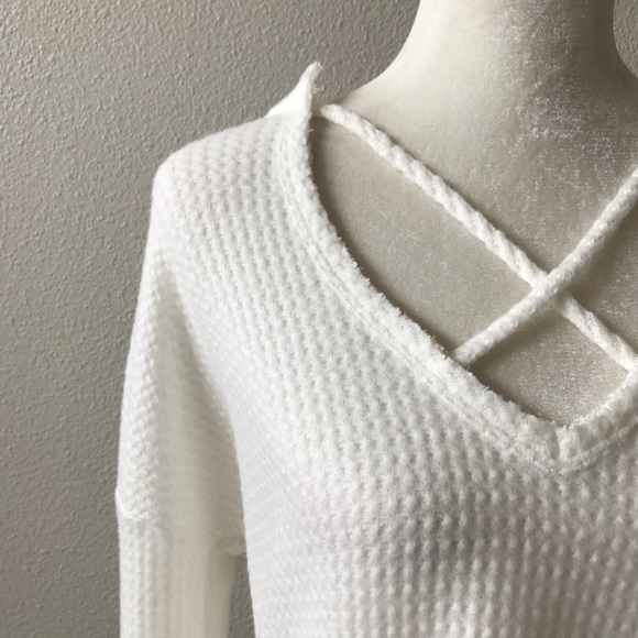 Scoop V-neck Criss cross front Sweater - Picture 6 of 6
